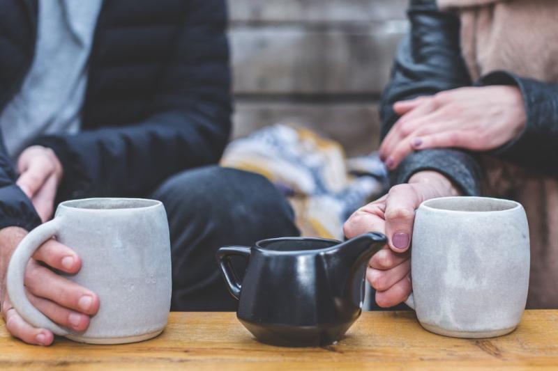 Persona tomando café